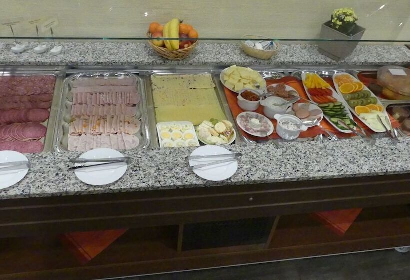 Отель Lindenberger Hof