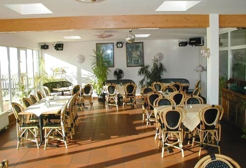 Отель Lindenberger Hof