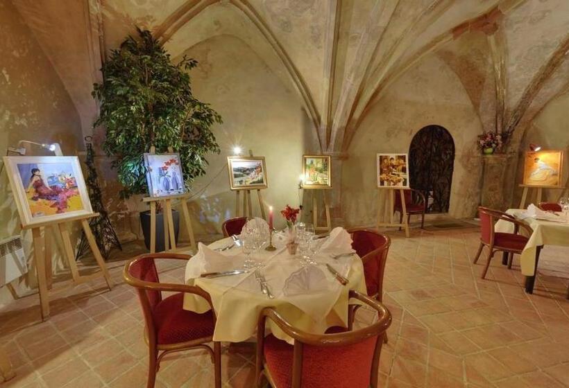 Logis Hotel De Paris