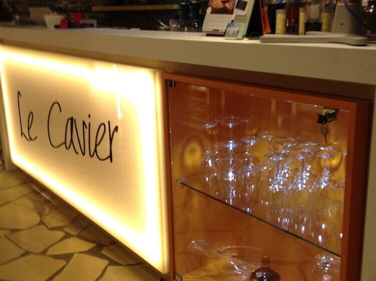 Отель Logis Domaine Du Moulin Cavier