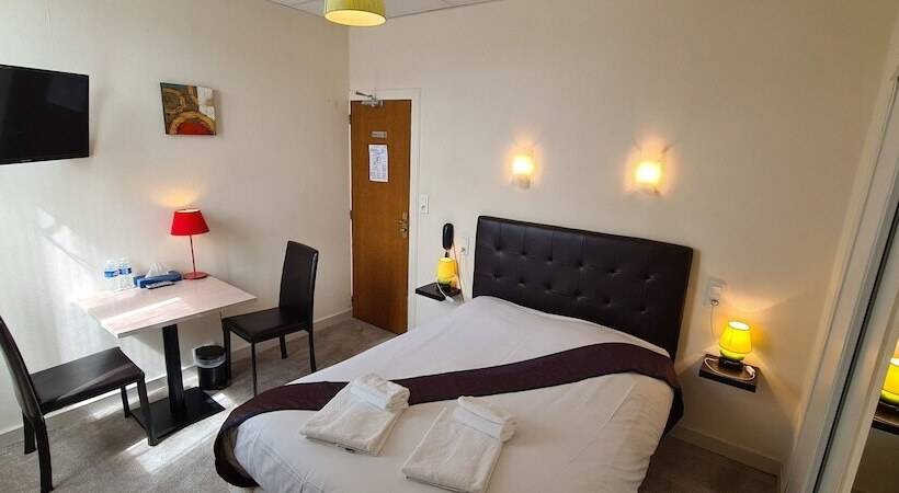 ホテル Logis Hôtel Le Bretagne