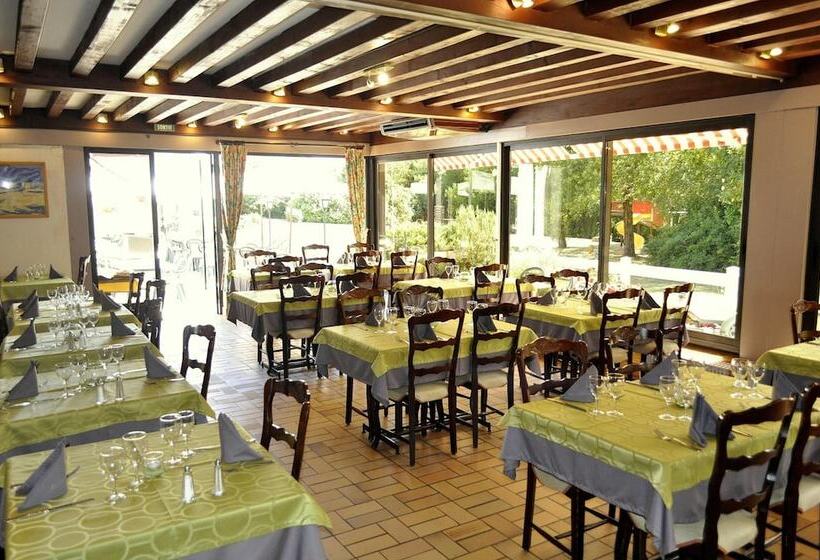 Отель Logis Le Relais De Pouilly