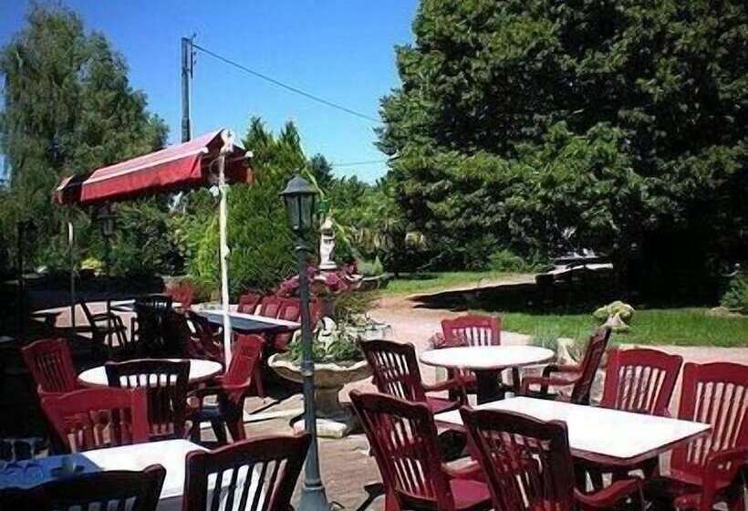 Отель Manoir Henri Iv