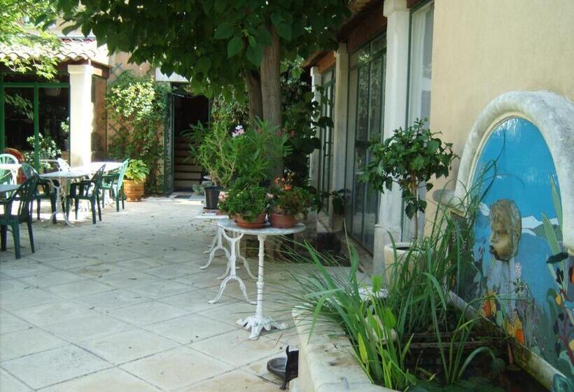 فندق Mas De La Tour