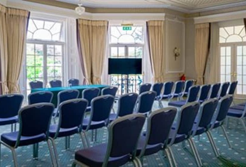 فندق Phyllis Court Members Club