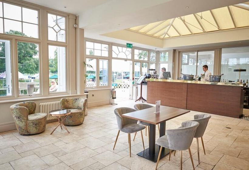 فندق Phyllis Court Members Club