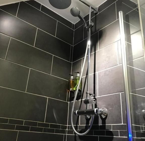 בית מלון כפרי Ravenstone Manor