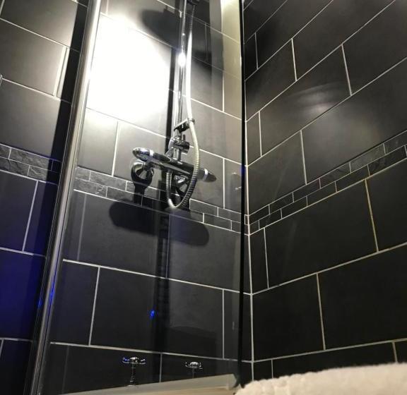 בית מלון כפרי Ravenstone Manor