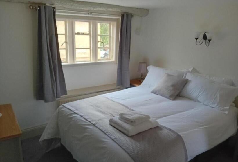 Отель The Red Lion