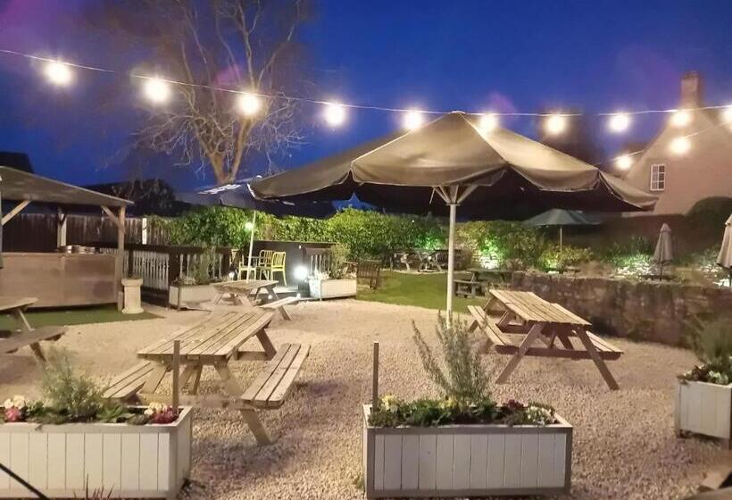 Отель The Red Lion