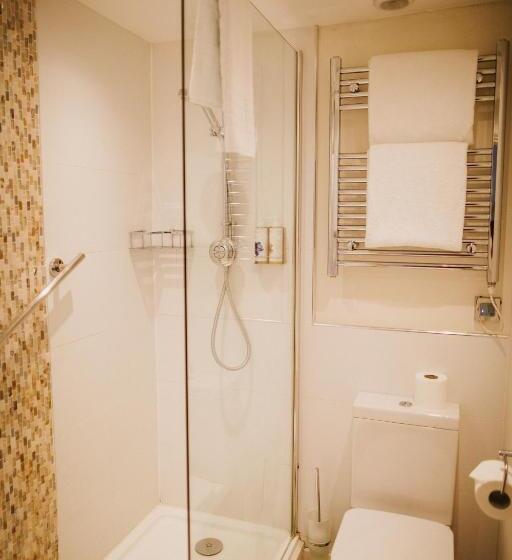 فندق The Farmhouse At Redcoats