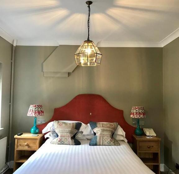 فندق The Farmhouse At Redcoats