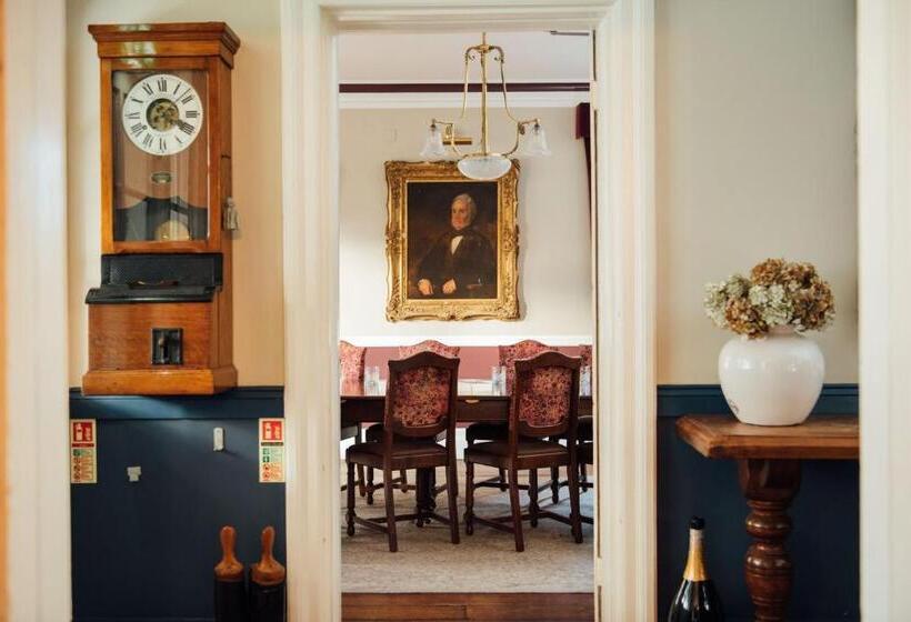 فندق The Farmhouse At Redcoats