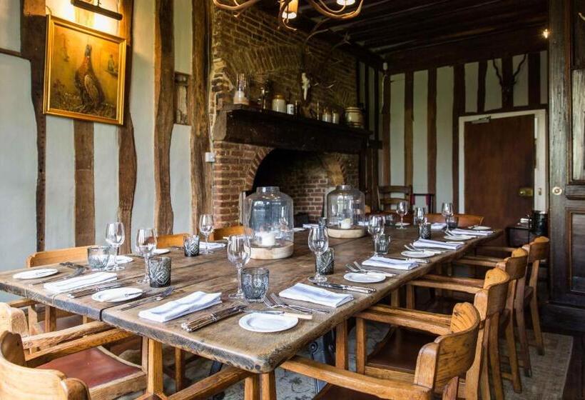 فندق The Farmhouse At Redcoats