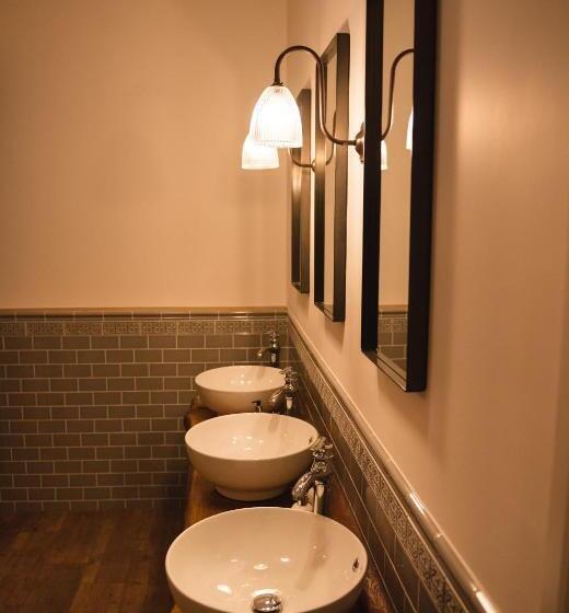 فندق The Farmhouse At Redcoats