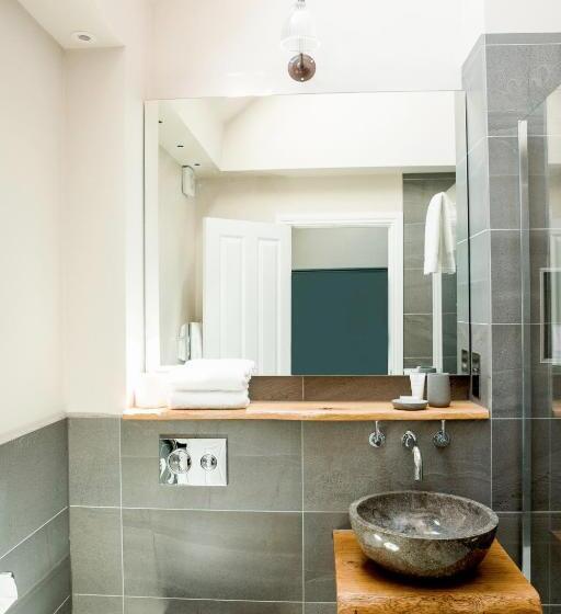 فندق The Farmhouse At Redcoats