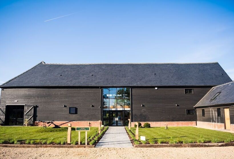 فندق The Farmhouse At Redcoats