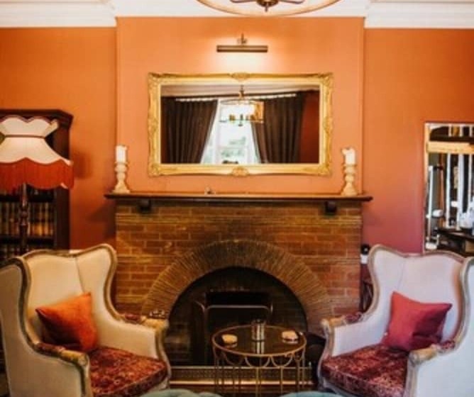 فندق The Farmhouse At Redcoats