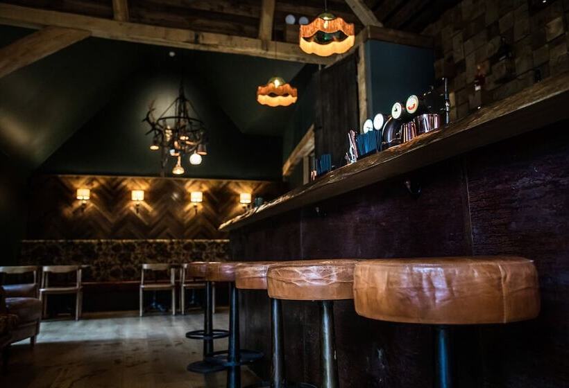 فندق The Farmhouse At Redcoats