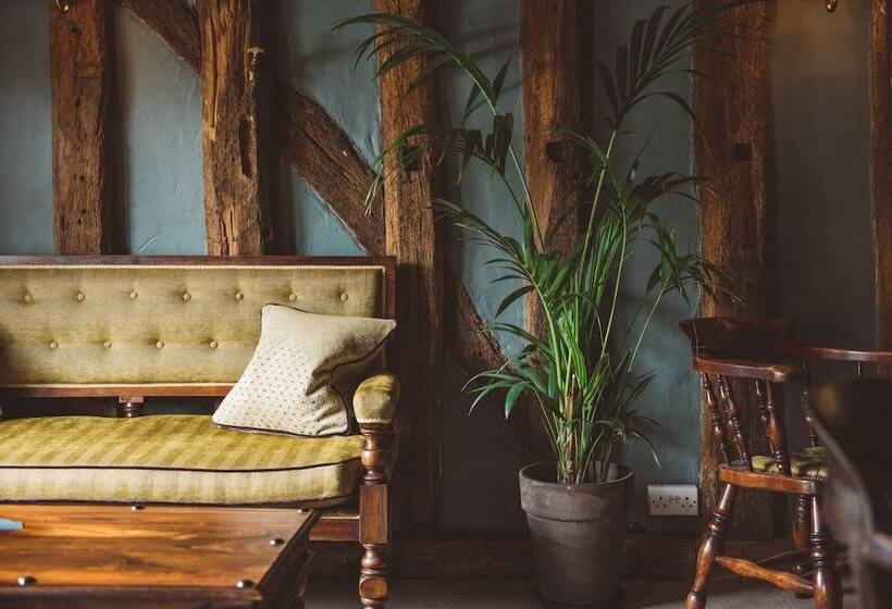 فندق The Farmhouse At Redcoats