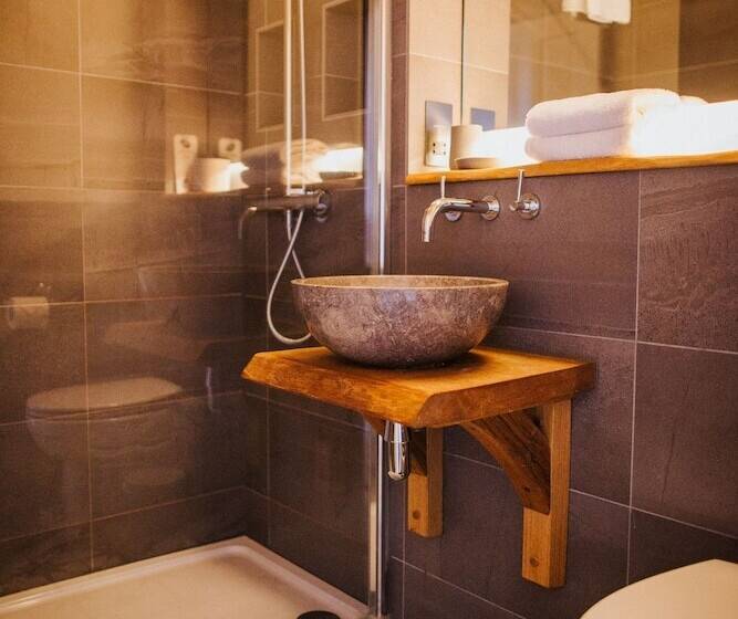 فندق The Farmhouse At Redcoats