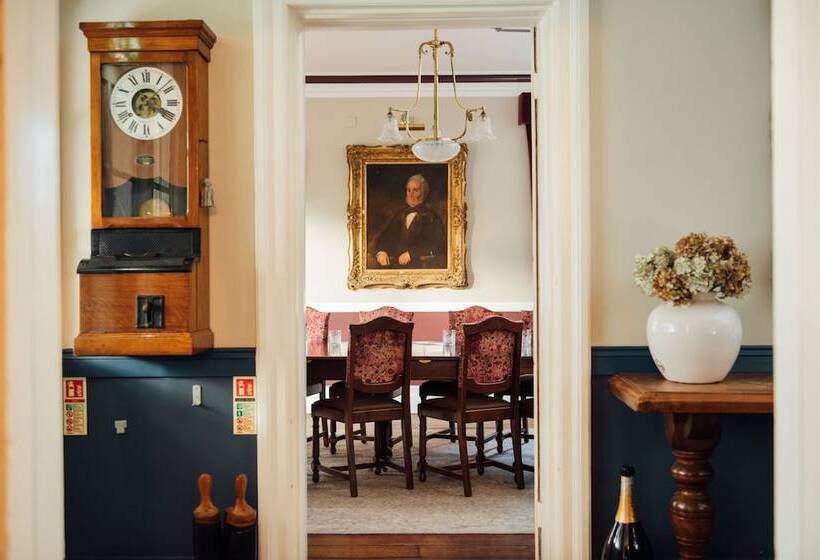 فندق The Farmhouse At Redcoats