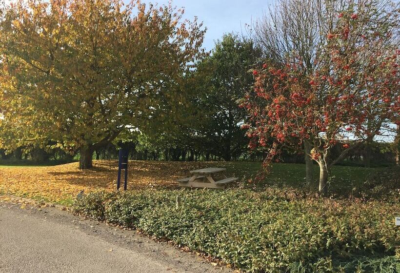 בית מלון כפרי Redwings Lodge Rutland