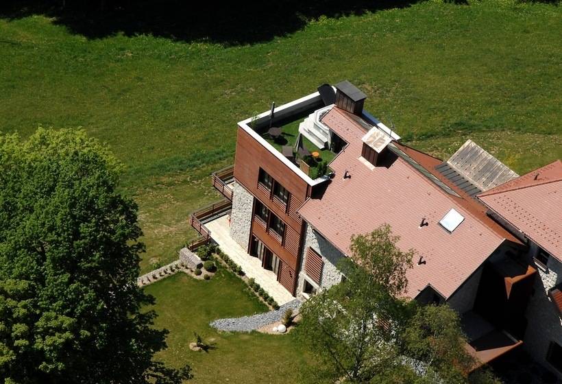 בית מלון כפרי Château Des Avenieres   Relais & Châteaux