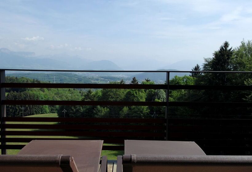 בית מלון כפרי Château Des Avenieres   Relais & Châteaux