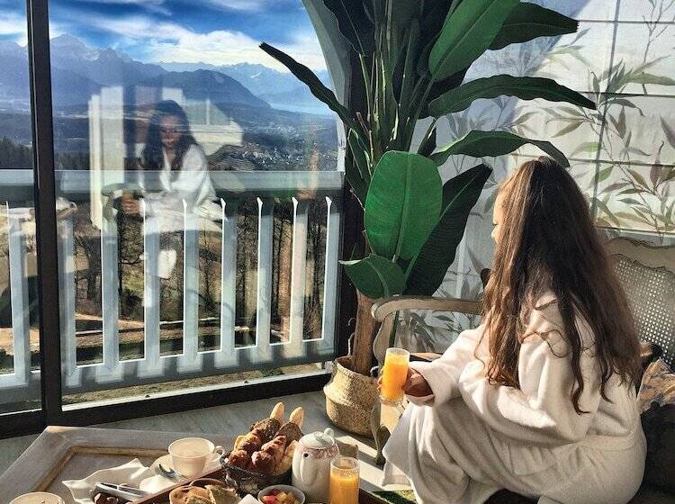 בית מלון כפרי Château Des Avenieres   Relais & Châteaux