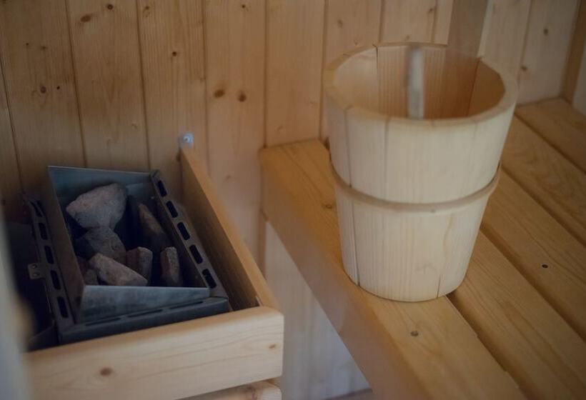 בית מלון כפרי Château Des Avenieres   Relais & Châteaux