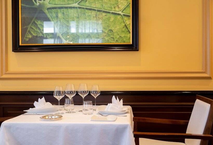 ホテル Restaurant Famille Bourgeois  La Cote Des Monts Damnes