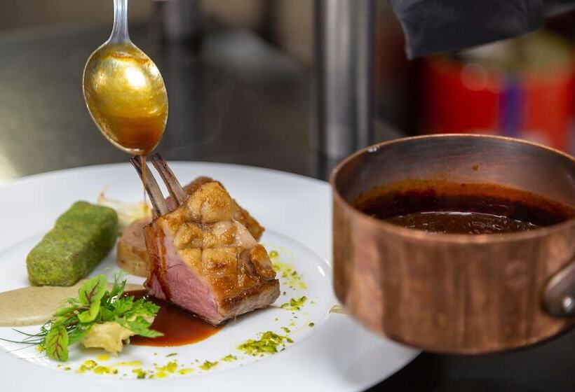 ホテル Restaurant Famille Bourgeois  La Cote Des Monts Damnes