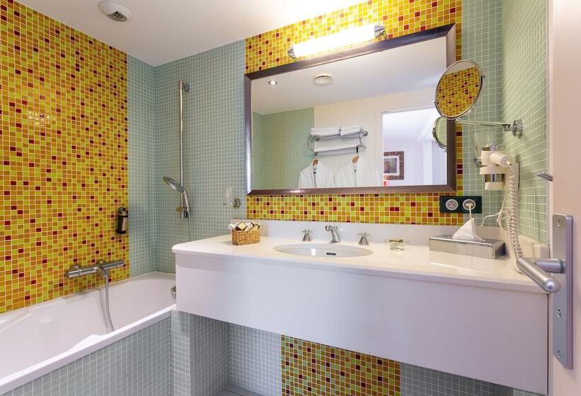 ホテル Restaurant Famille Bourgeois  La Cote Des Monts Damnes