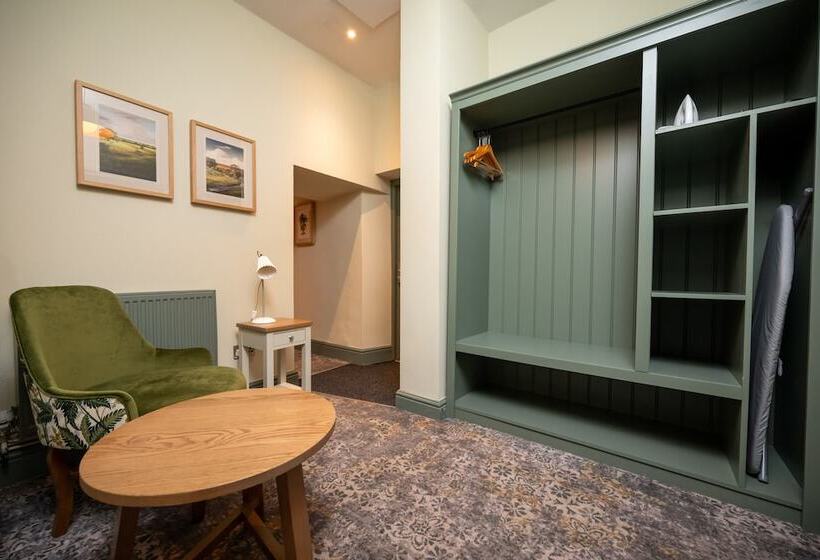 בית מלון כפרי Rockingham Arms By Greene King Inns