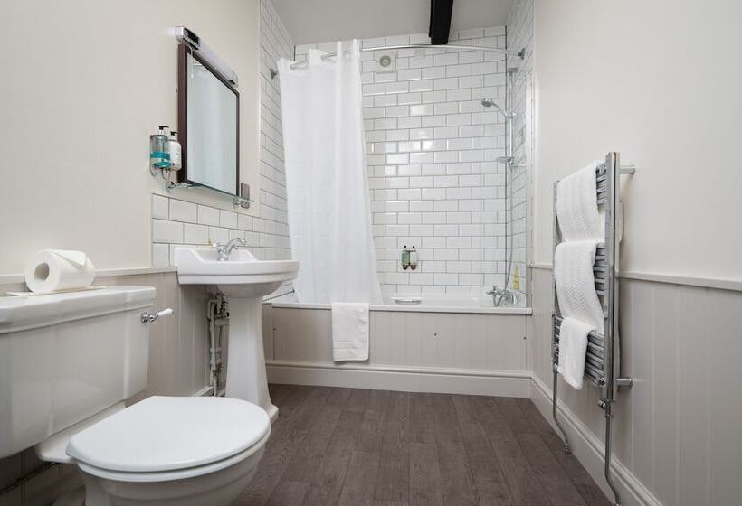 בית מלון כפרי Rockingham Arms By Greene King Inns