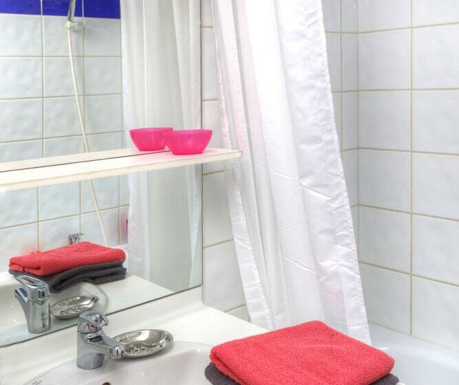 ホテル Sejours & Affaires Annecy Le Pont Neuf