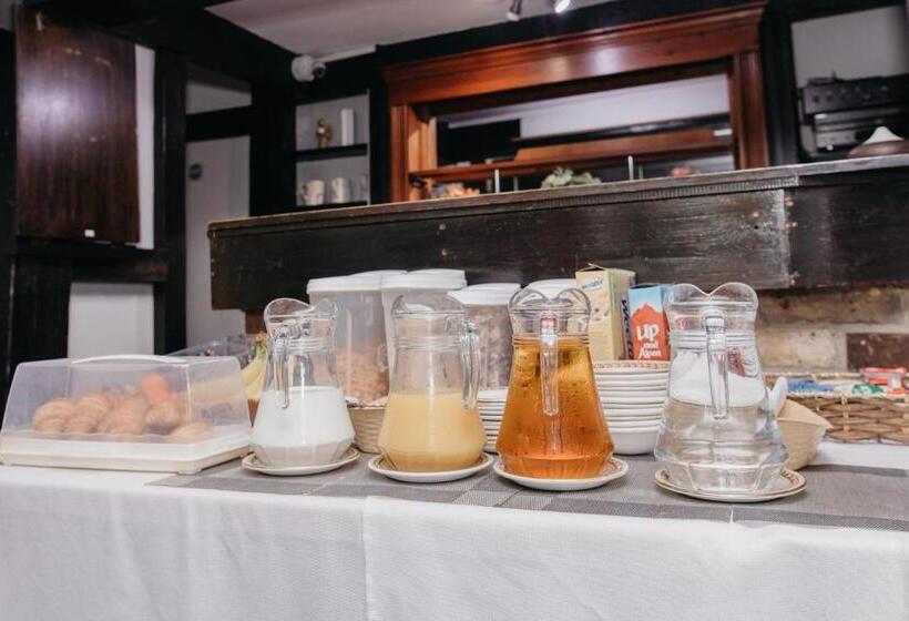 בית מלון כפרי Sherwood