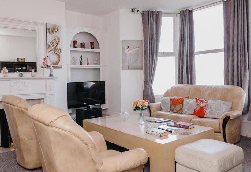 בית מלון כפרי Sherwood