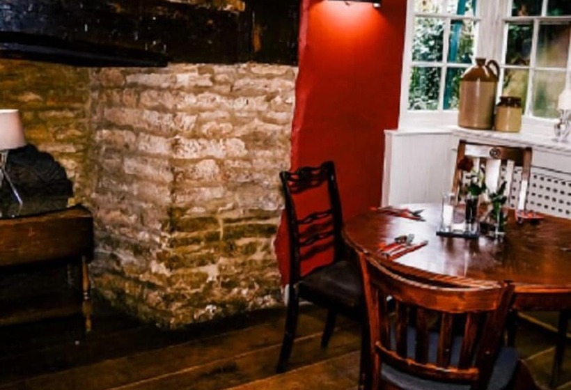 فندق The Bell Inn Charlbury