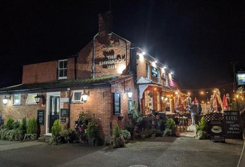 Отель The Emmbrook Inn