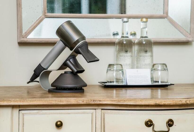 ホテル The Five Arrows