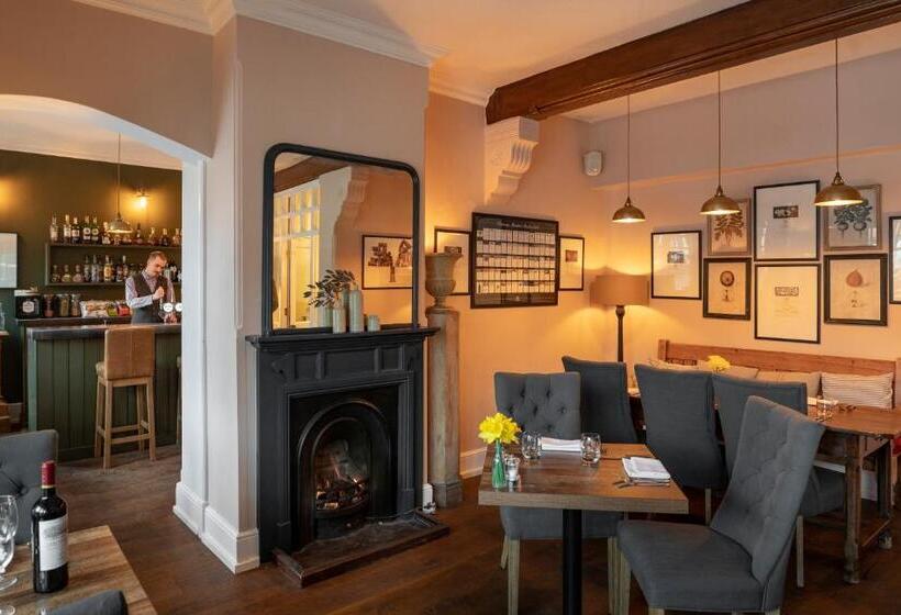 ホテル The Five Arrows