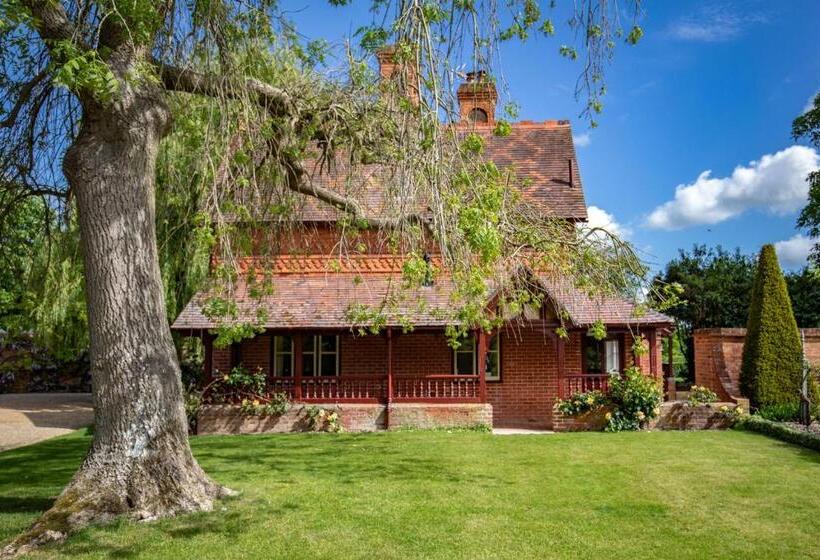 ホテル The Five Arrows