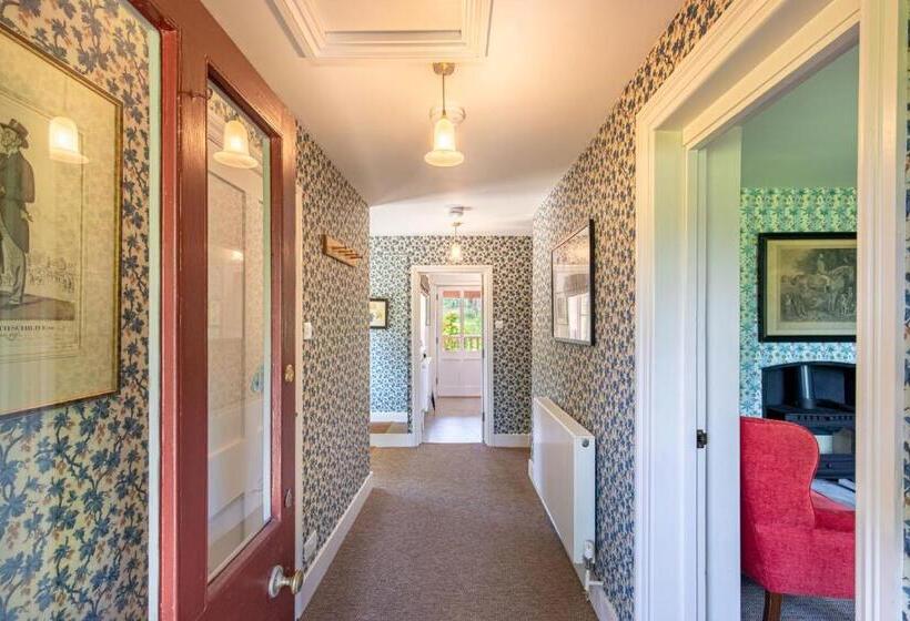 ホテル The Five Arrows