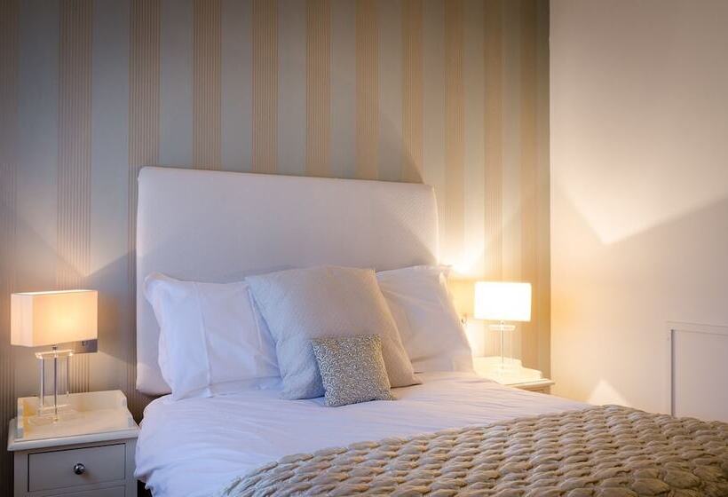 בית מלון כפרי The Old House At Home