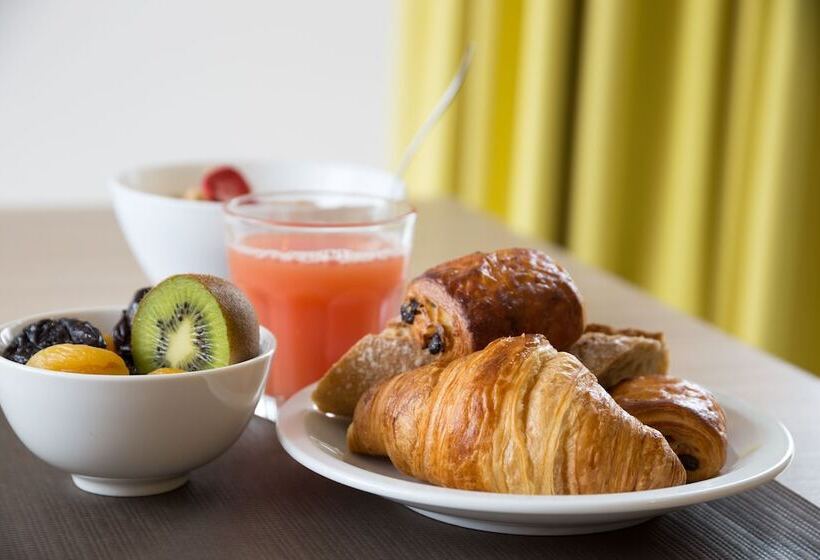 فندق Hôtel La Verriaire   The Originals