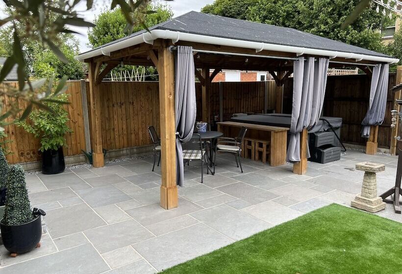 فندق The Pebbles   Adults Only