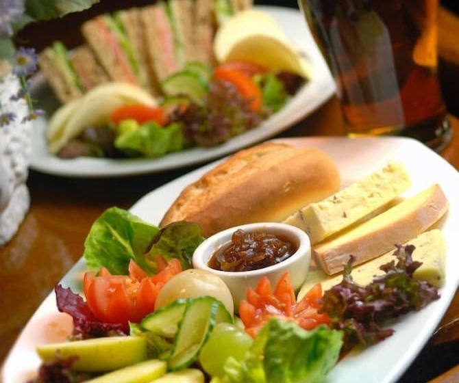 ホテル The Pheasant Inn