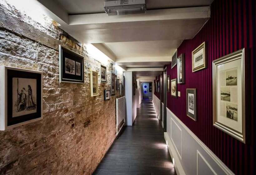 The Varsity Hotel & Spa